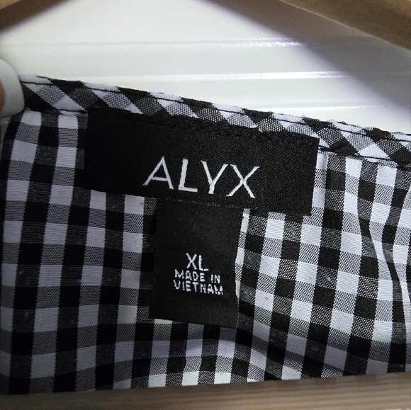 XL peek shoulder top by Alyx - Picture 5 of 6